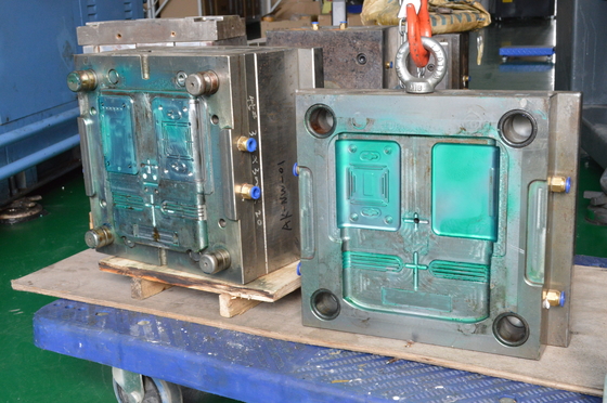 Electronic Connectors Injection Molded With Customized Color